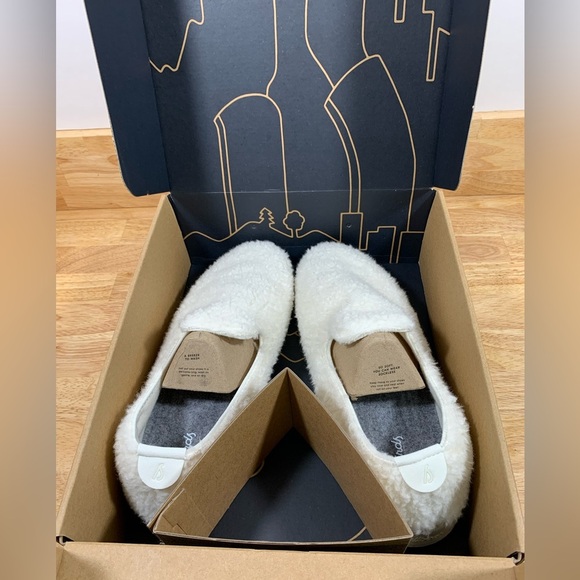 NEW Wool Lounger Fluff Mens 10‎ Natural White Cream Merino Wool - Picture 1 of 9